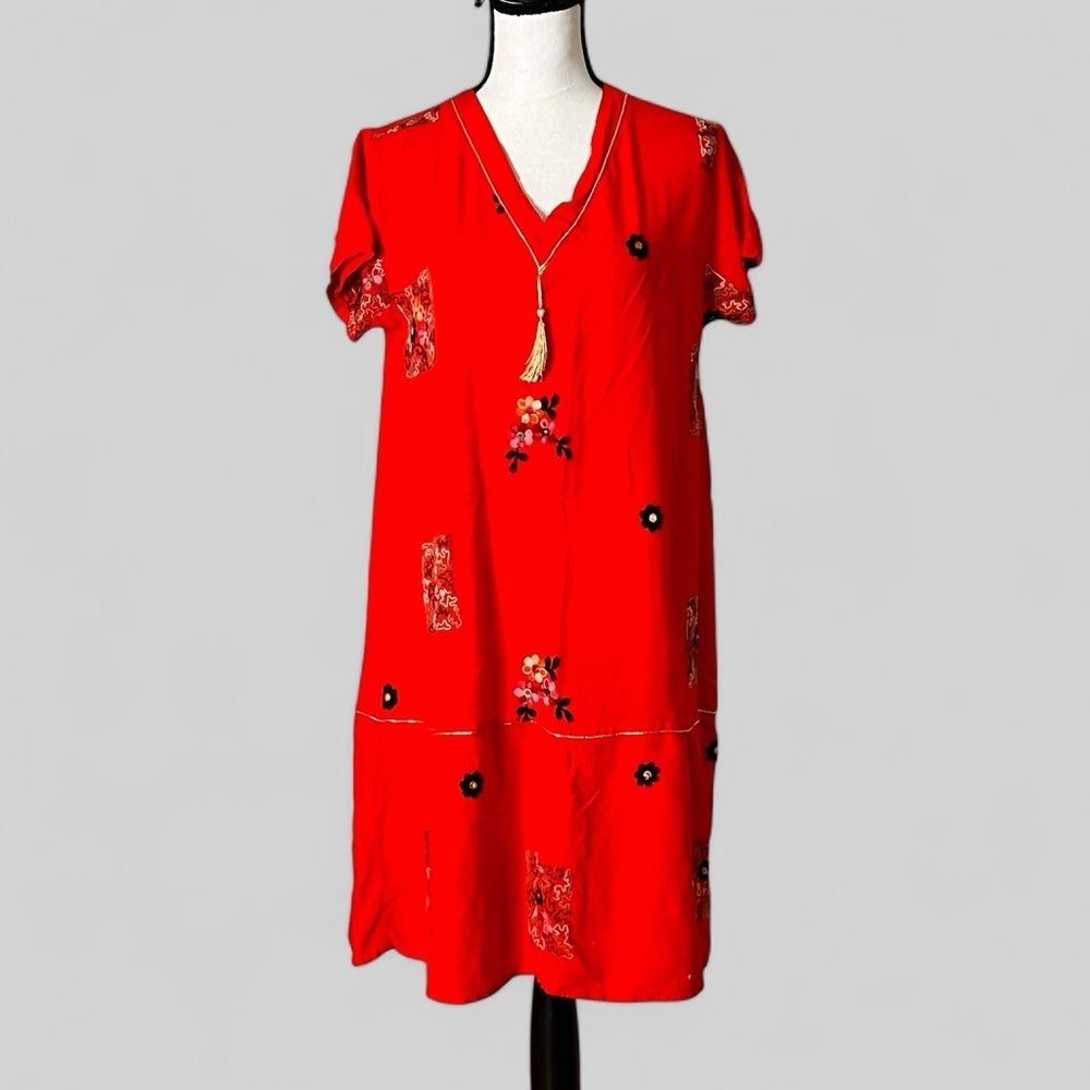 Red embroidered oriental pattern shift dress